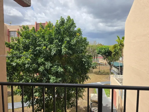 $2,400 | 13715 Kendale Lakes Circle, Unit A308, Miami, FL 33183