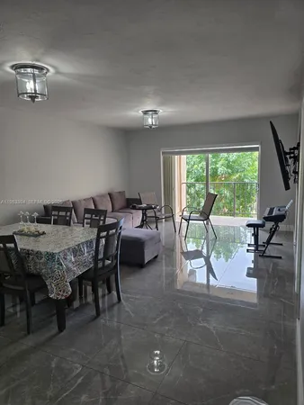 $2,400 | 13715 Kendale Lakes Circle, Unit A308, Miami, FL 33183