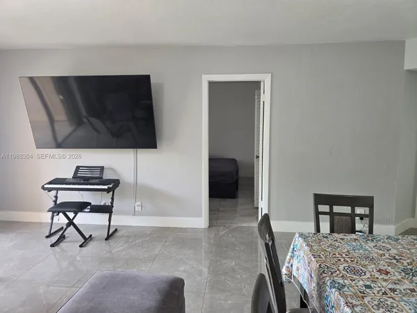 $2,400 | 13715 Kendale Lakes Circle, Unit A308, Miami, FL 33183