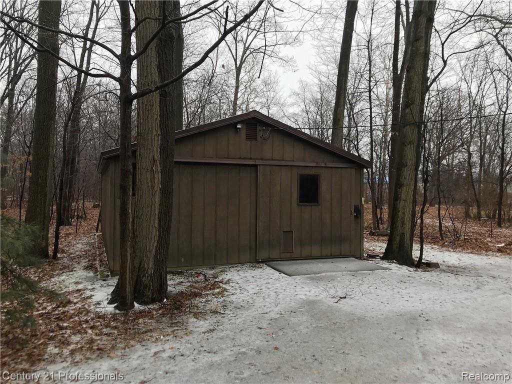 2557 John R Road Rochester, MI 48307 - Photo 14 of 15 JohnRsecondgarage.jpg