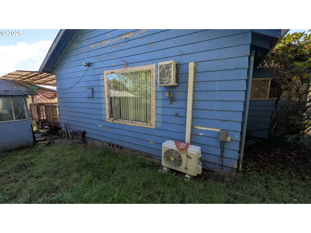 a black and white photo of a house
