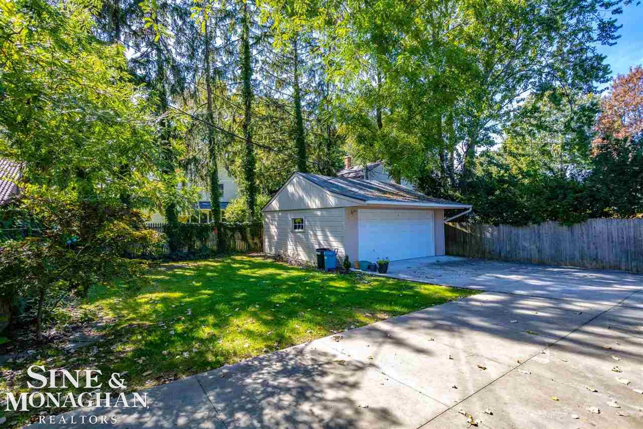 207 Ridgemont Road Grosse Pointe, MI 48236 - Photo 35 of 41 50056754-34.JPG