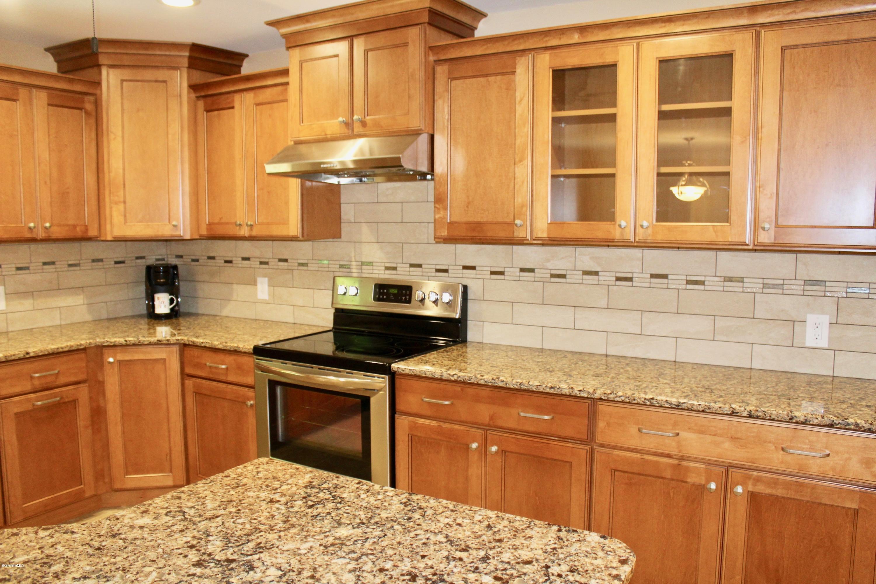 284 Barker Road Pittsfield, MA 01201 - Photo 5 of 42 IMG_4737