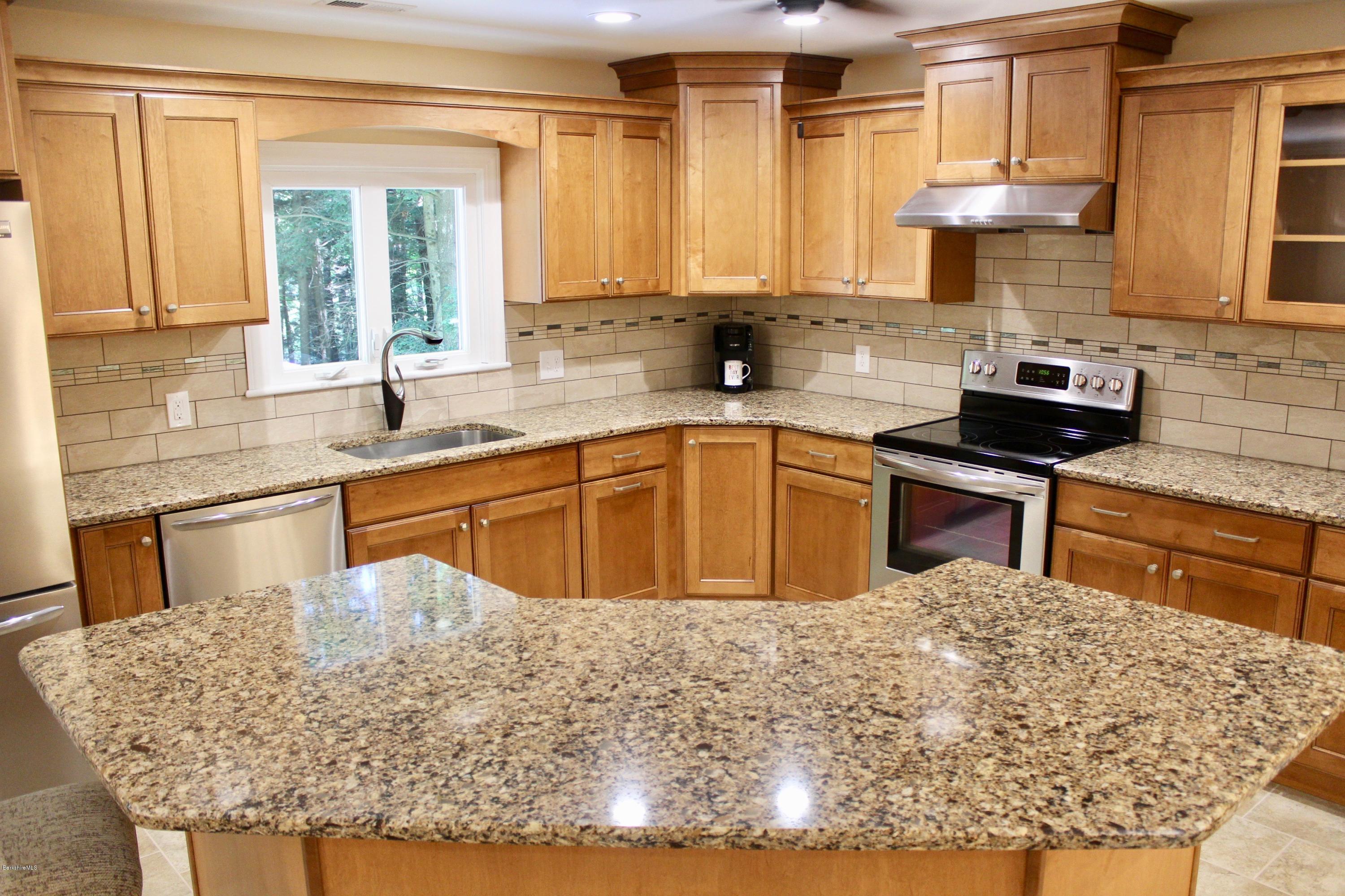 284 Barker Road Pittsfield, MA 01201 - Photo 6 of 42 IMG_4739