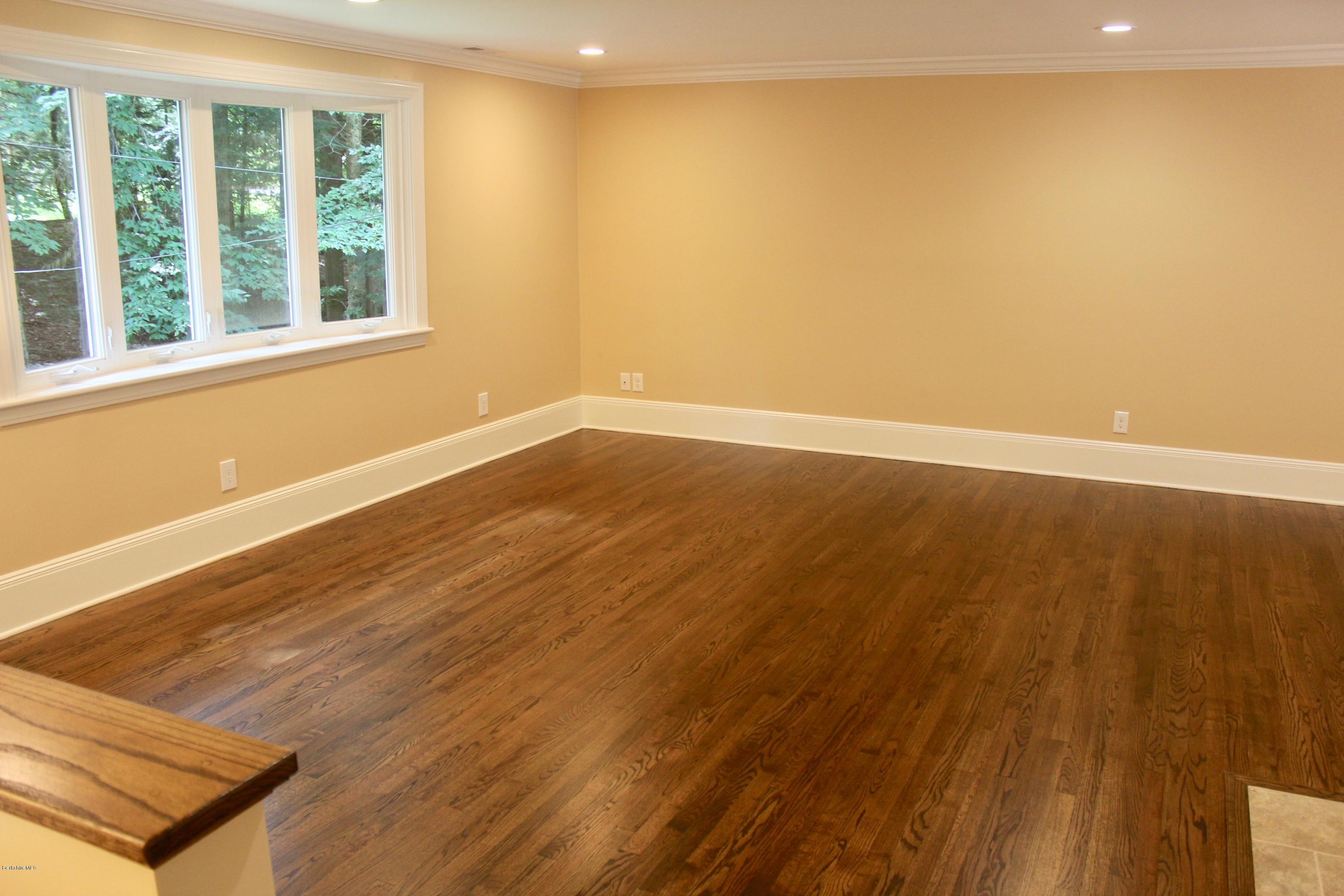 284 Barker Road Pittsfield, MA 01201 - Photo 9 of 42 IMG_4745