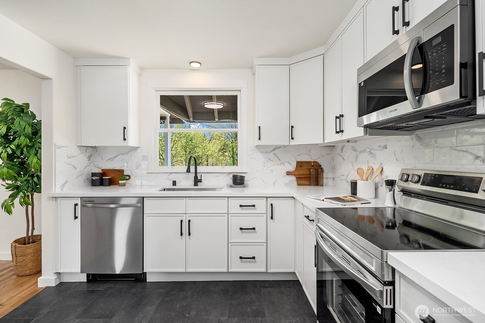 21614 Southeast May Valley Road Issaquah, WA 98027 - Photo 11 of 35