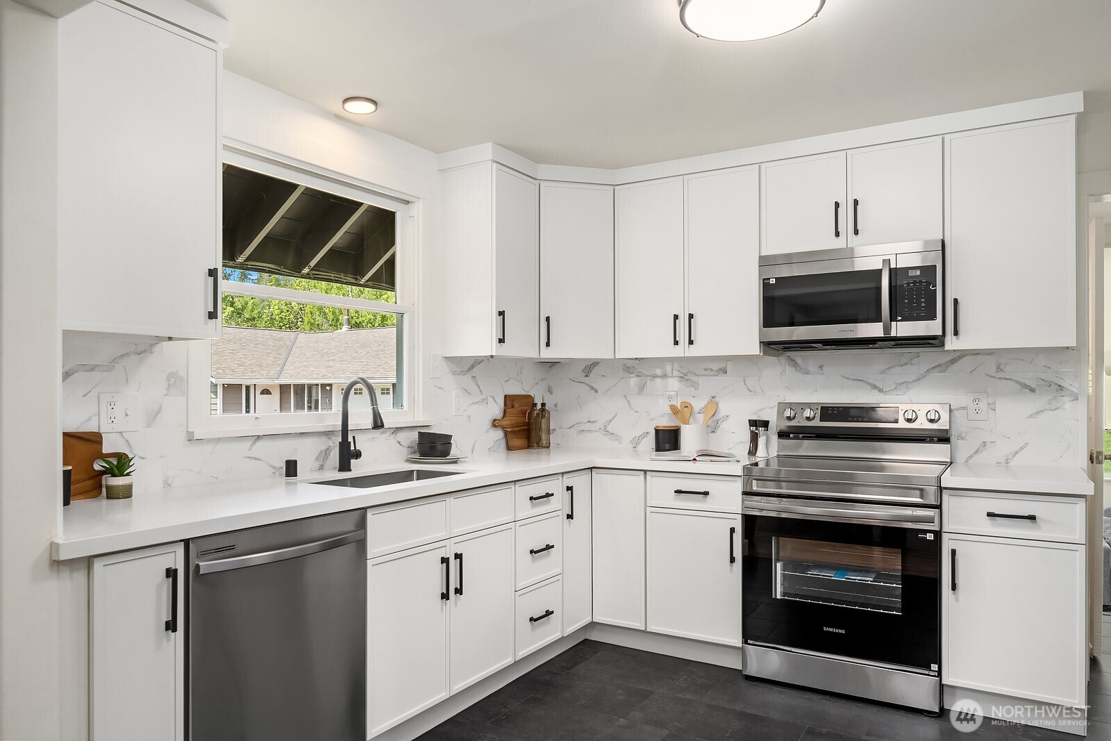 21614 Southeast May Valley Road Issaquah, WA 98027 - Photo 12 of 35