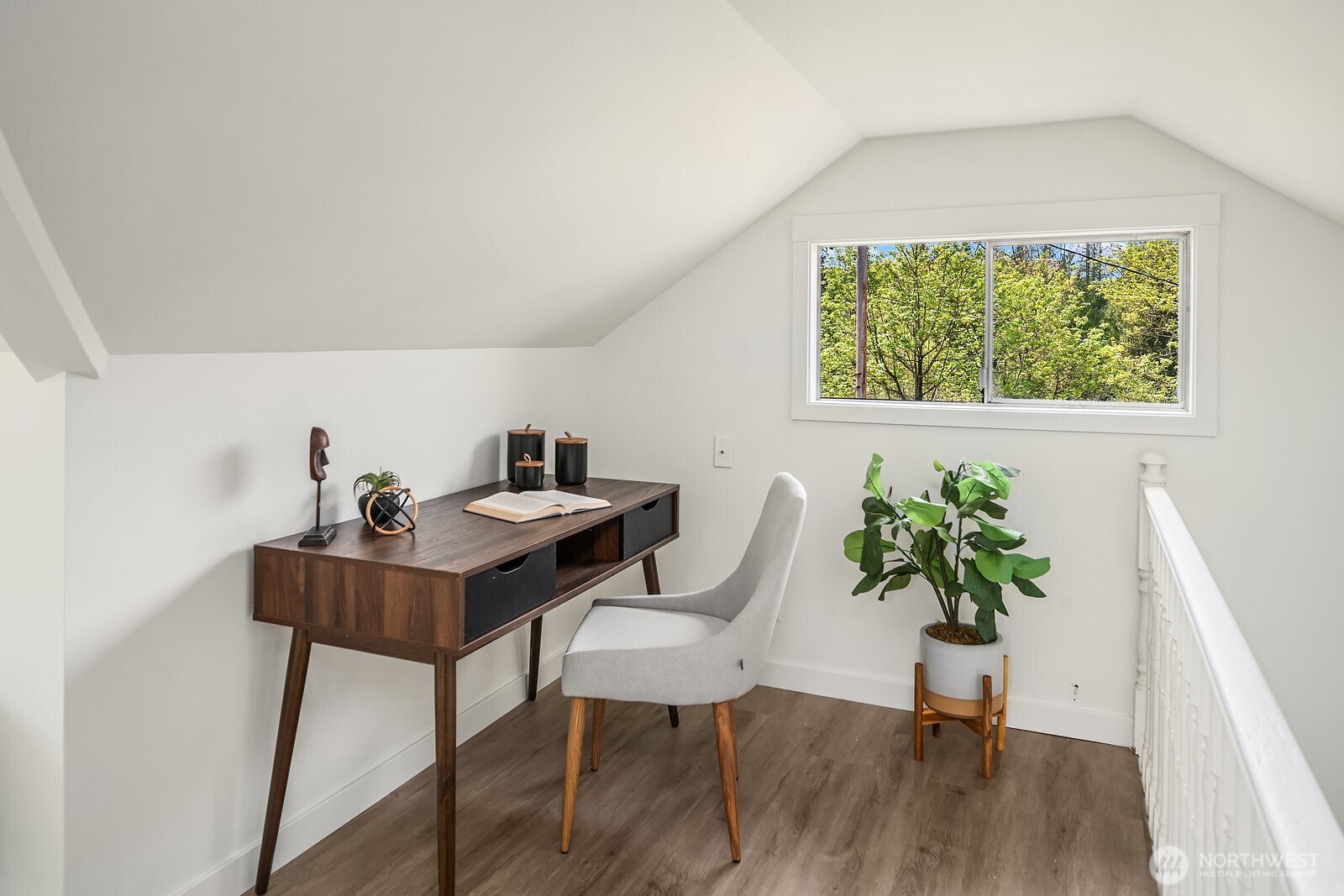 21614 Southeast May Valley Road Issaquah, WA 98027 - Photo 22 of 35