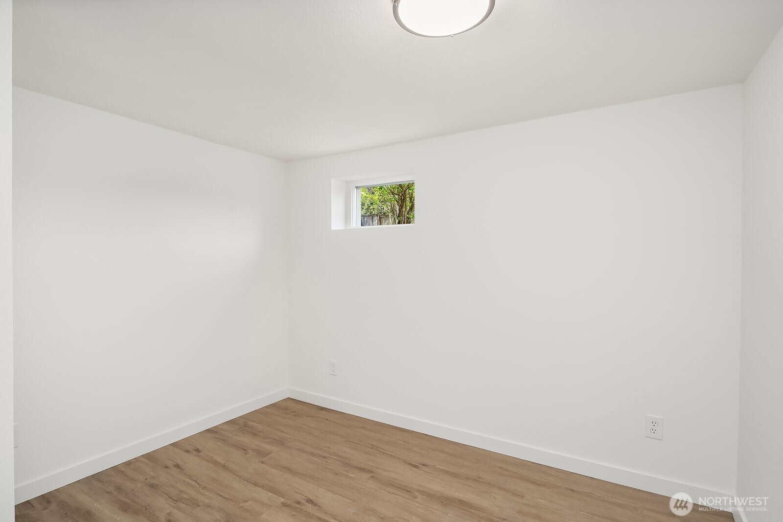 21614 Southeast May Valley Road Issaquah, WA 98027 - Photo 29 of 35