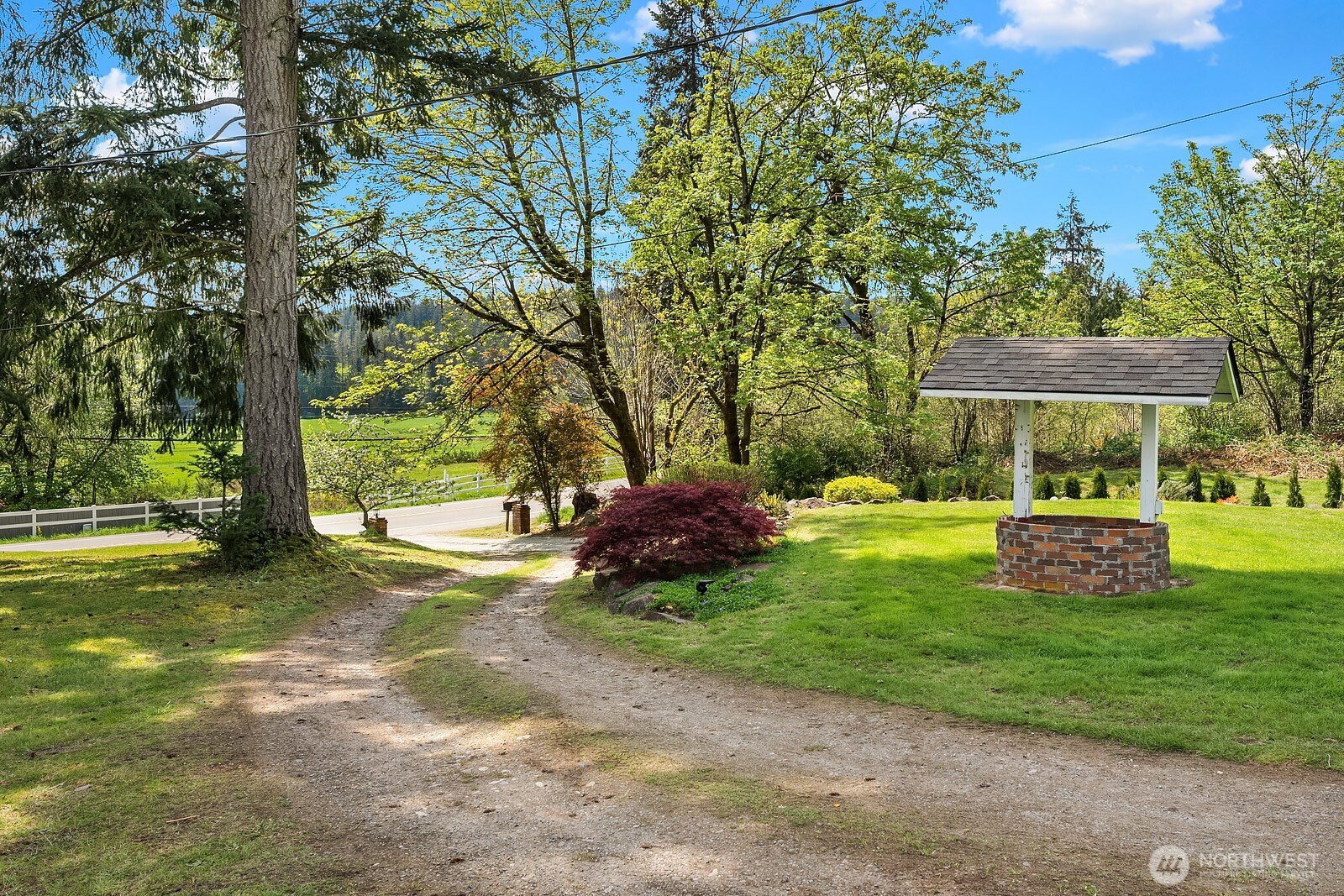 21614 Southeast May Valley Road Issaquah, WA 98027 - Photo 33 of 35