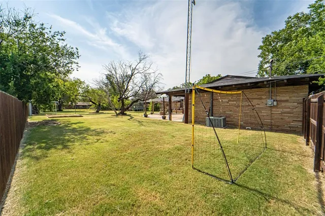 a view of an outdoor space