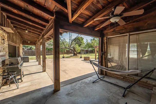 a outdoor room with furniture