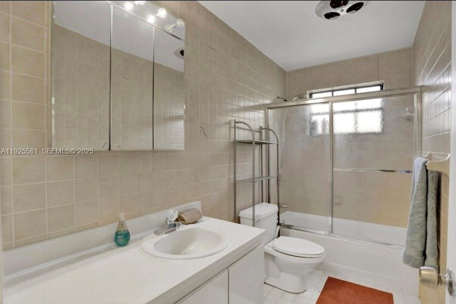 5500 Buchanan Street Hollywood, FL 33021 - Photo 11 of 24 a bathroom with a sink toilet and shower