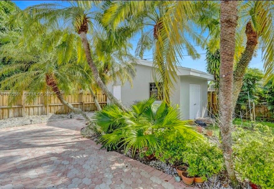 5500 Buchanan Street Hollywood, FL 33021 - Photo 6 of 24 a backyard of a house with lots of green space