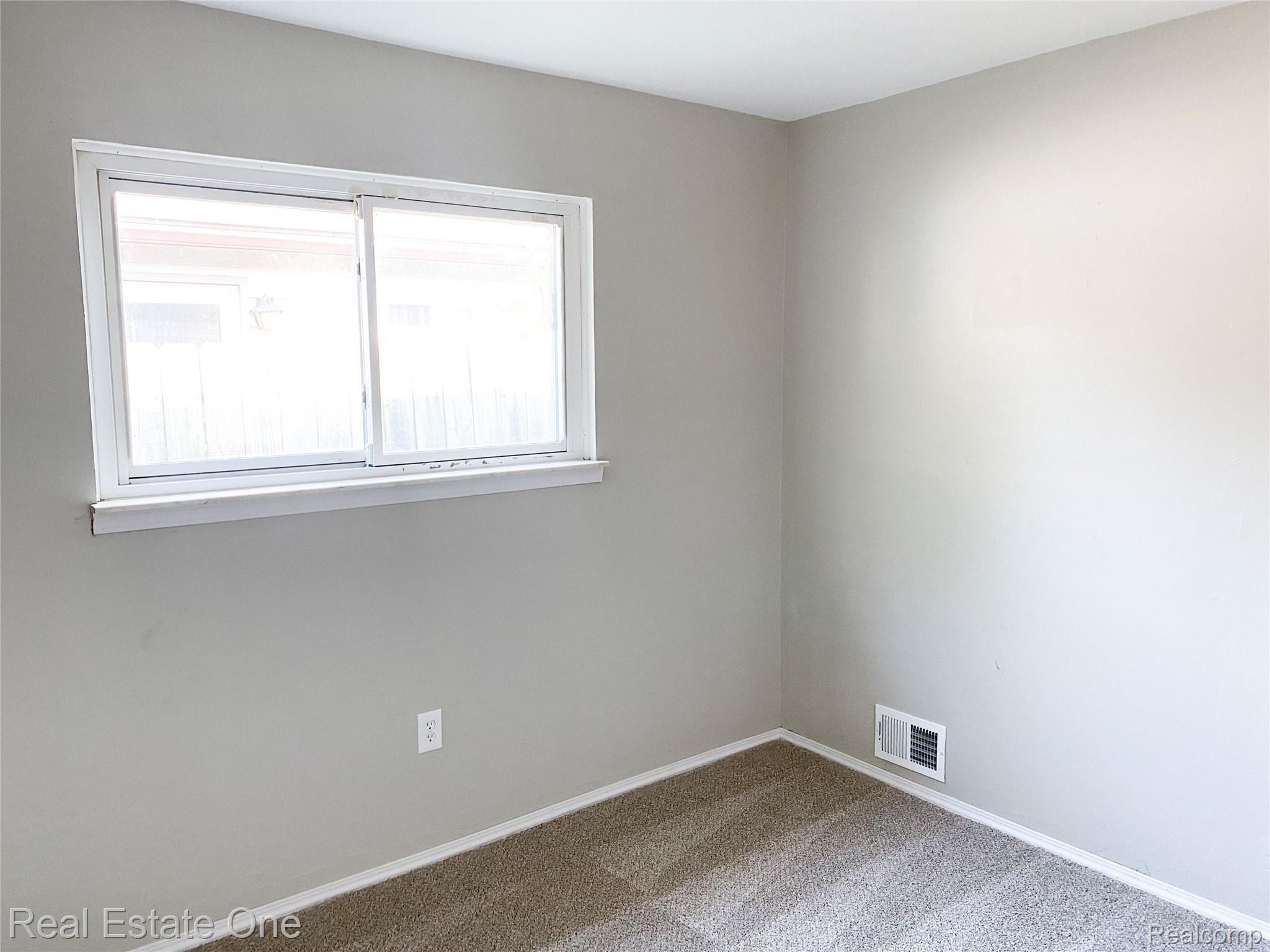 15274 Oldham Street Taylor, MI 48180 - Photo 14 of 18 14.jpg
