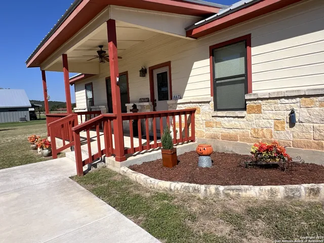 $480,000 | 867 Rivertree Road, Rio Frio, TX 78879