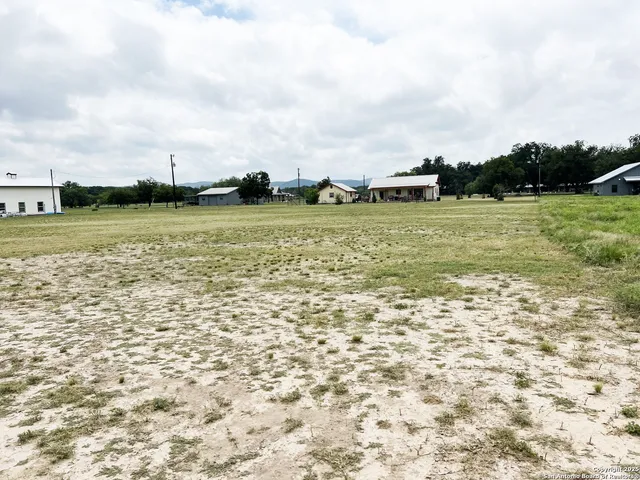 $480,000 | 867 Rivertree Road, Rio Frio, TX 78879