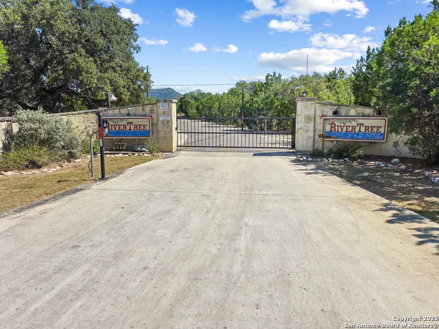 $480,000 | 867 Rivertree Road, Rio Frio, TX 78879