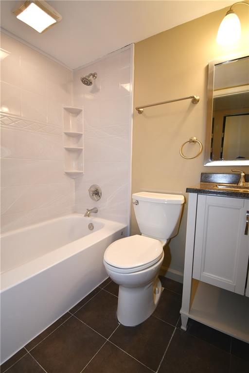 5 Bayard Road, Unit 100 Pittsburgh, PA 15213 - Photo 17 of 30 a bathroom with a toilet a sink and bathtub