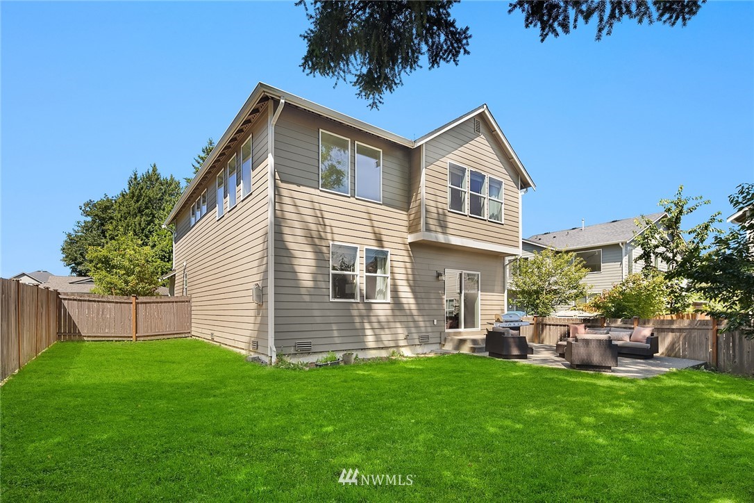 5115 Northeast 6th Place Renton, WA 98059 - Photo 26 of 26 a front view of a house with a garden