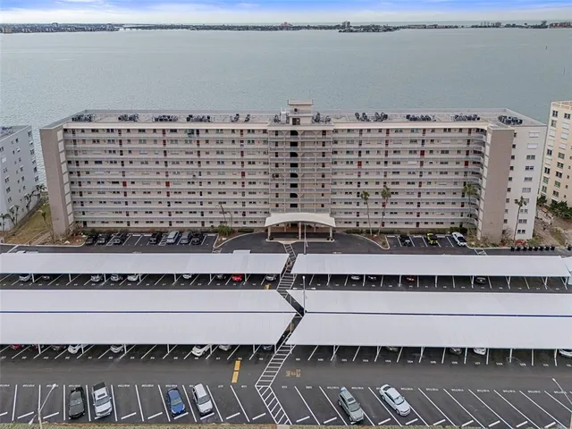 a picture of a table and chair