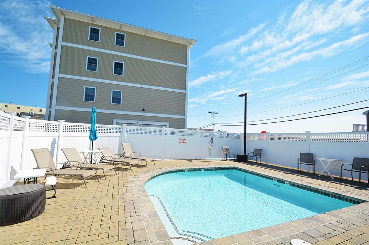 580 Winnacunnet Road, Unit 301 Hampton, NH 03842 - Photo 3 of 39