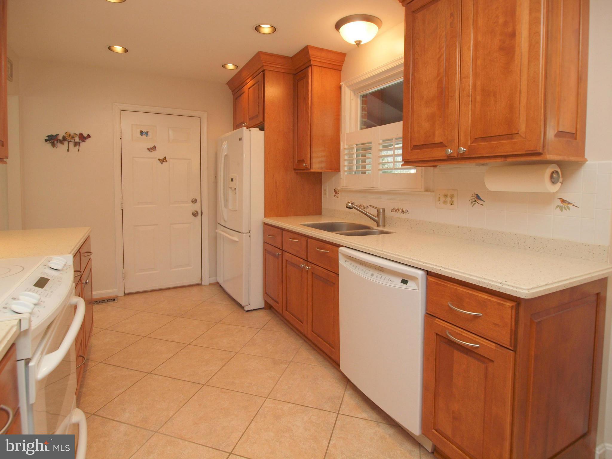 7219 Reservation Drive Springfield, VA 22153 - Photo 4 of 28 Kitchen