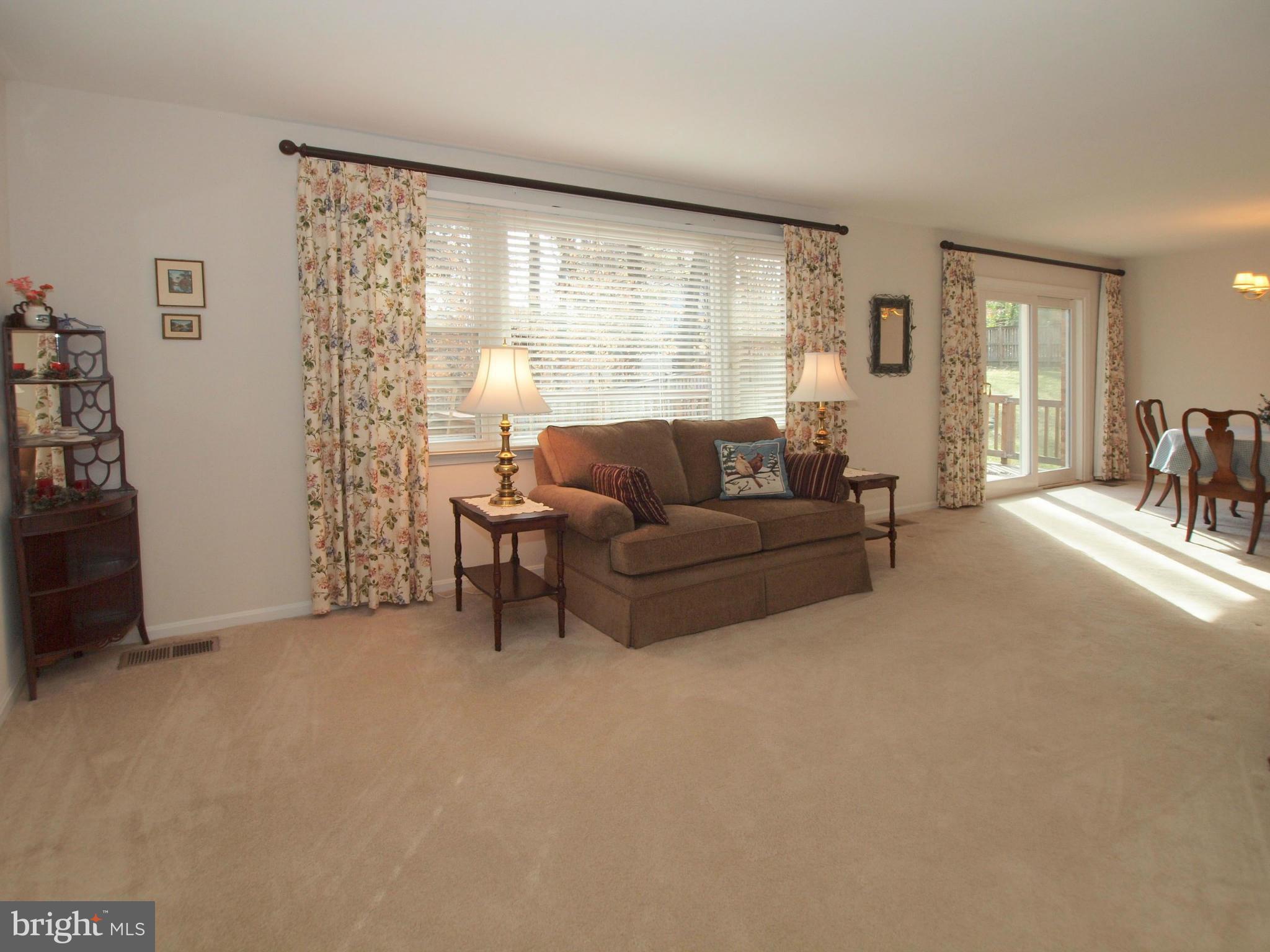 7219 Reservation Drive Springfield, VA 22153 - Photo 6 of 28 Living Room