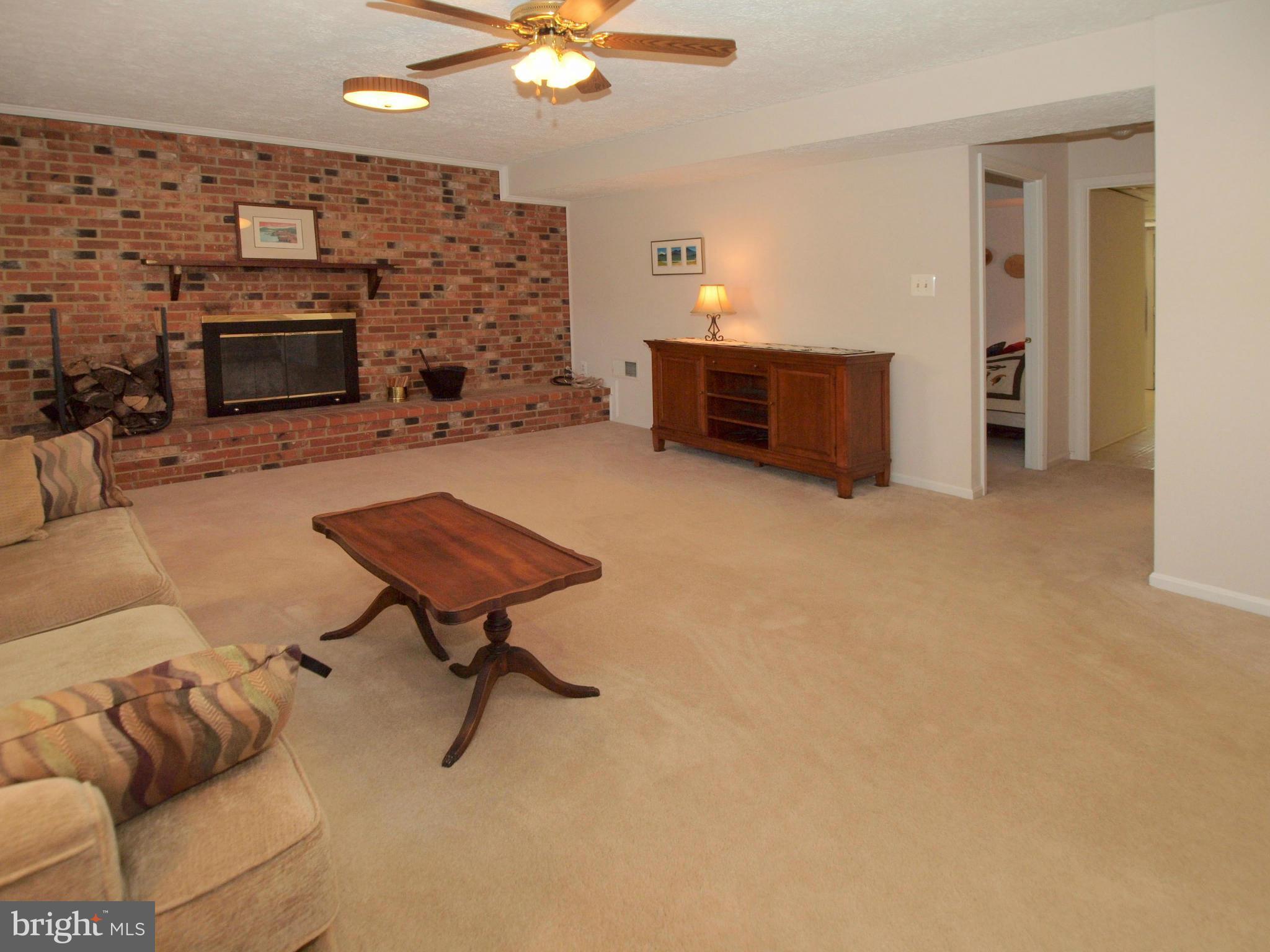 7219 Reservation Drive Springfield, VA 22153 - Photo 10 of 28 Family Room