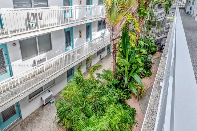 $259,000 | 350 Collins Avenue, Unit 306, Miami Beach, FL 33139