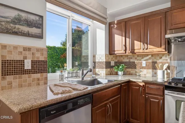 $1,395,000 | 445 Cremona Way, Oak Park, CA 91377