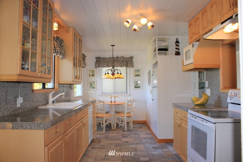 1305 Arrowhead Road Camano Island, WA 98282 - Photo 11 of 15 Gallery Image 11