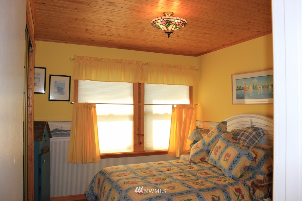 1305 Arrowhead Road Camano Island, WA 98282 - Photo 13 of 15 Gallery Image 13