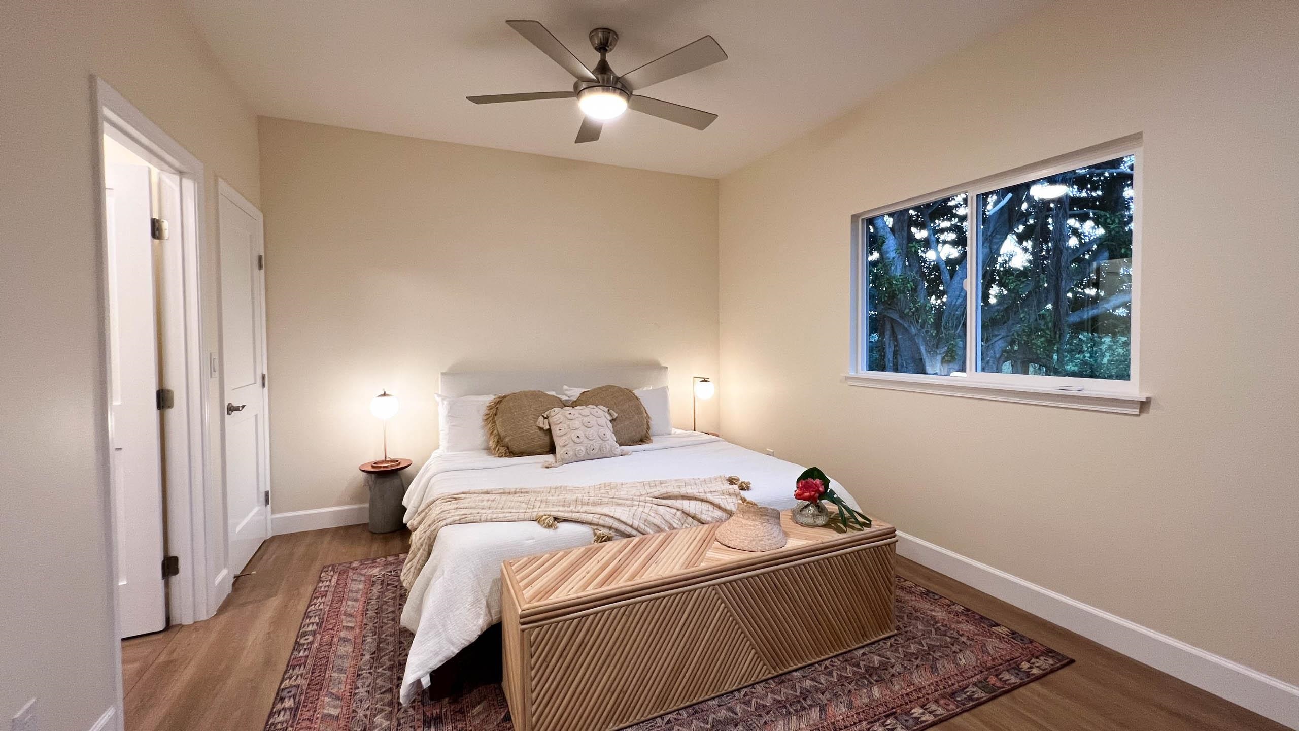 2728 Kaupakalua Road, Unit B Haiku, HI 96708 - Photo 19 of 29 a bedroom with a bed and a window