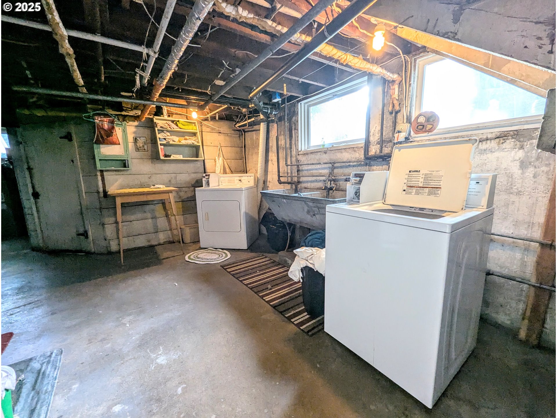 1802 3rd Street La Grande, OR 97850 - Photo 17 of 21 a utility room with dryer and washer