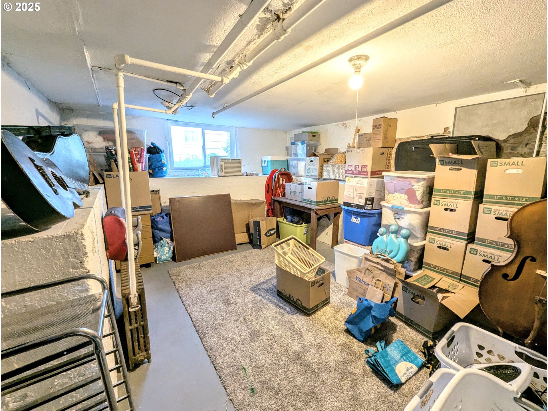 1802 3rd Street La Grande, OR 97850 - Photo 18 of 21 a storage room with washer and dryer