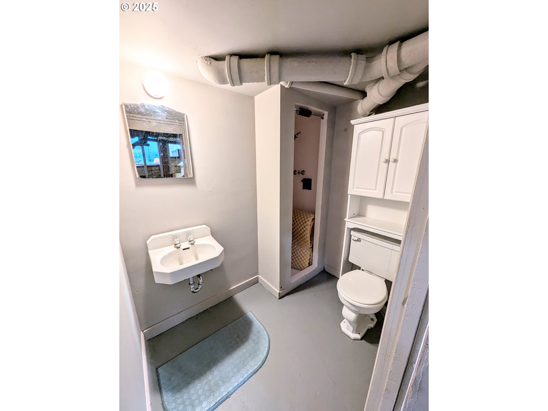 1802 3rd Street La Grande, OR 97850 - Photo 19 of 21 a bathroom with a toilet and a sink