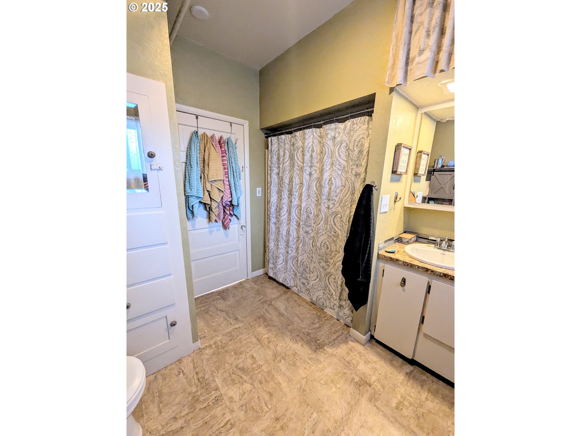 1802 3rd Street La Grande, OR 97850 - Photo 9 of 21 a view of livingroom with furniture and window