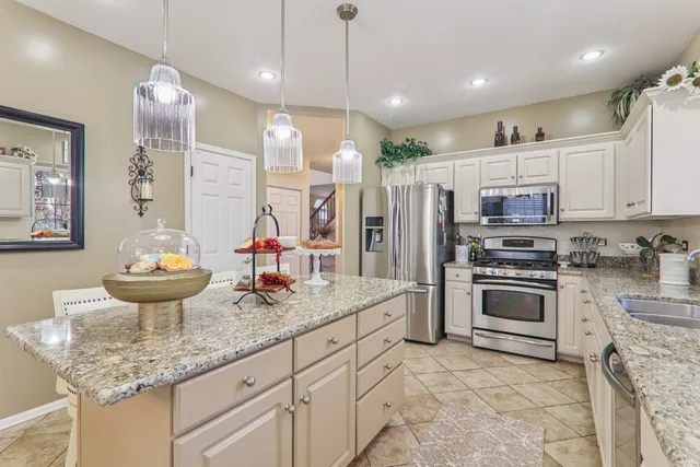 $499,999 | 18466 West Springwood Drive, Grayslake, IL 60030