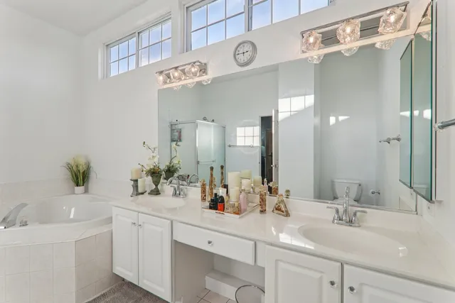 $499,999 | 18466 West Springwood Drive, Grayslake, IL 60030