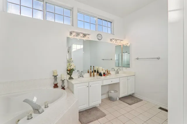 $499,999 | 18466 West Springwood Drive, Grayslake, IL 60030