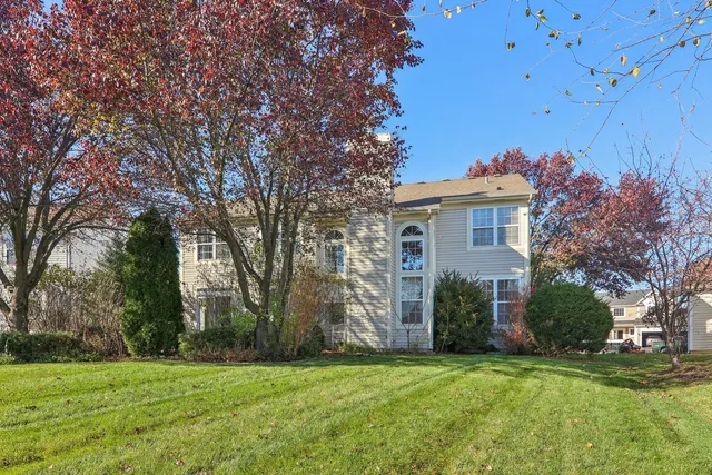 $499,999 | 18466 West Springwood Drive, Grayslake, IL 60030