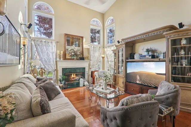 $499,999 | 18466 West Springwood Drive, Grayslake, IL 60030