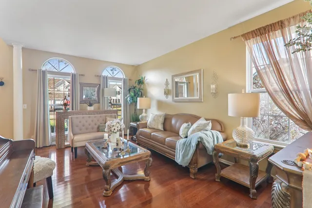 $499,999 | 18466 West Springwood Drive, Grayslake, IL 60030