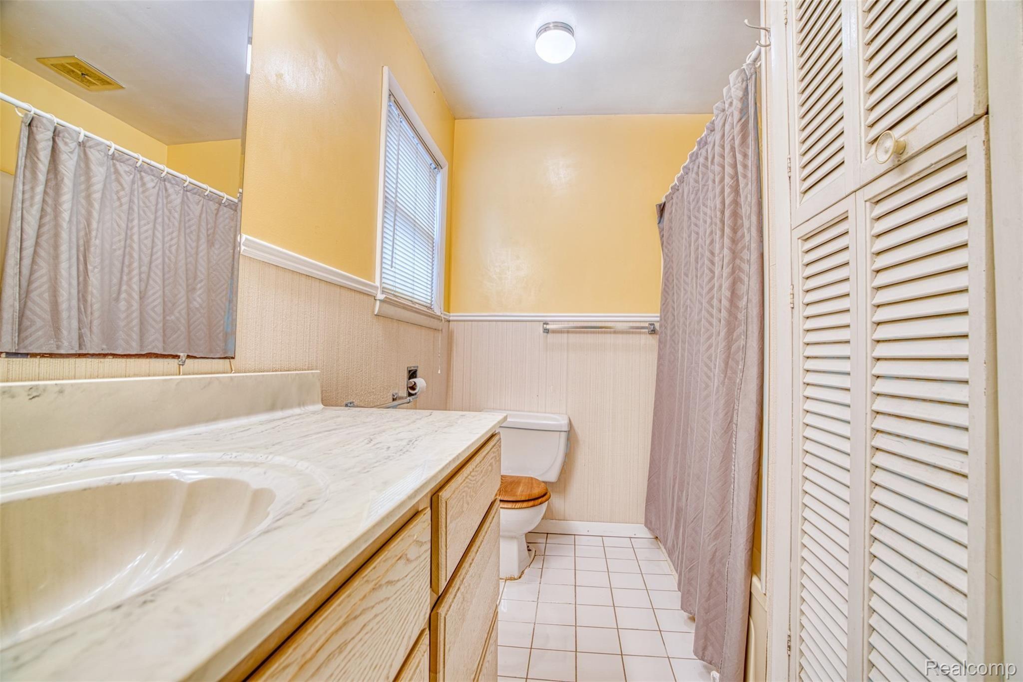 610 East Clinton Street Howell, MI 48843 - Photo 13 of 25 DSC07904_25.jpg