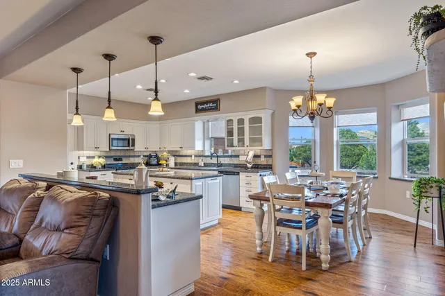 a view of yard with trees