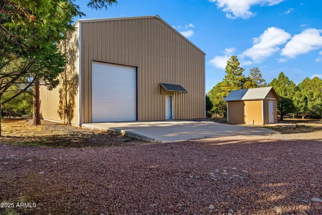 $1,500,000 | 31 East County Road, Nutrioso, AZ 85932