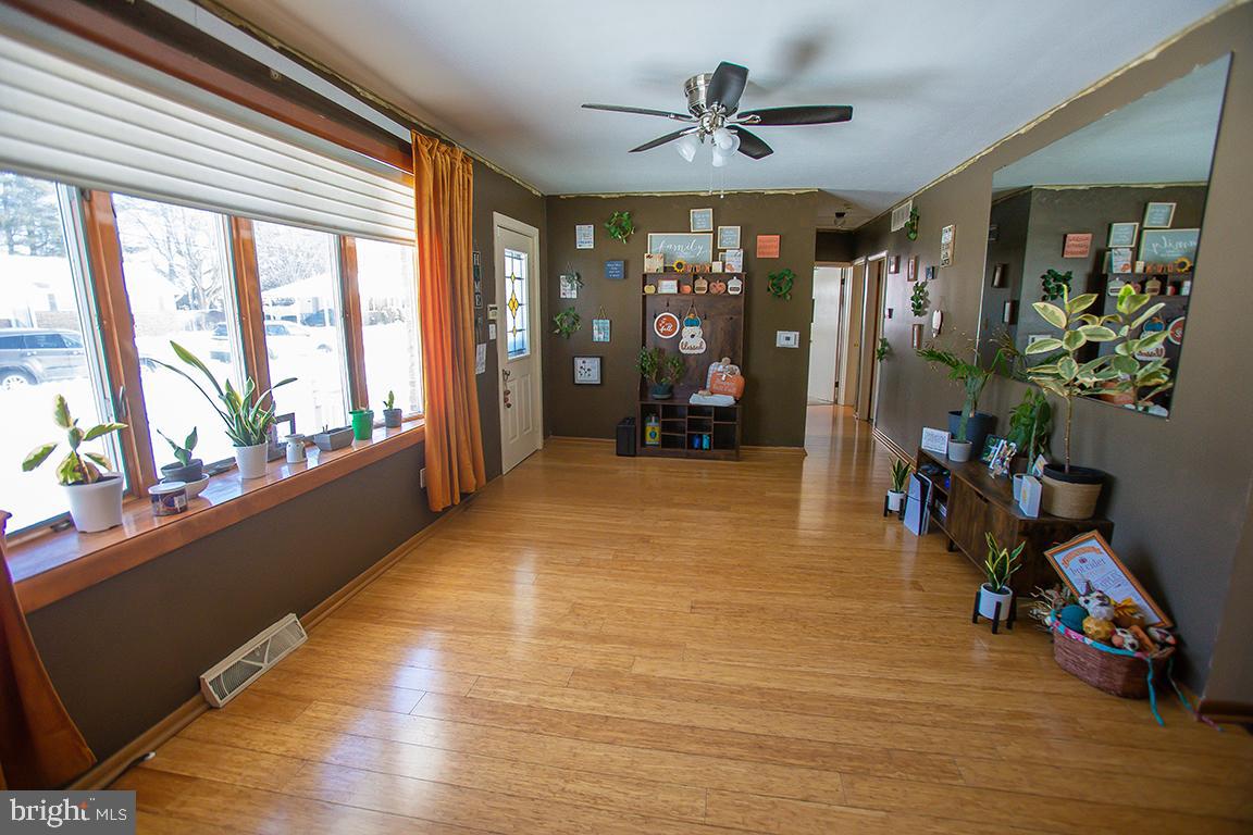 1232 Harding Road Vineland, NJ 08361 - Photo 12 of 29 a very nice looking room with a large window