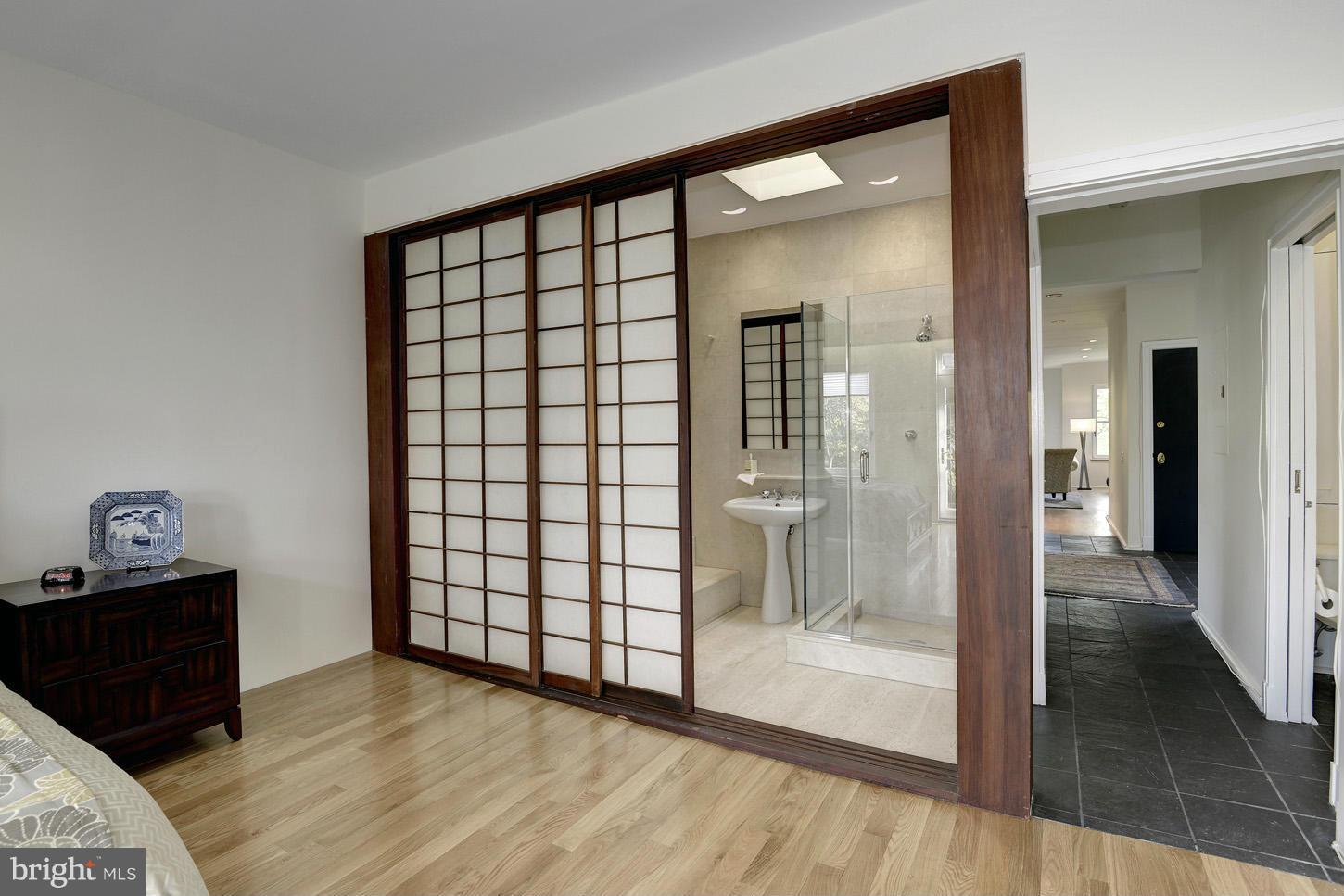 3026 R Street Northwest, Unit 3 Washington, DC 20007 - Photo 14 of 20 Bath (Master)