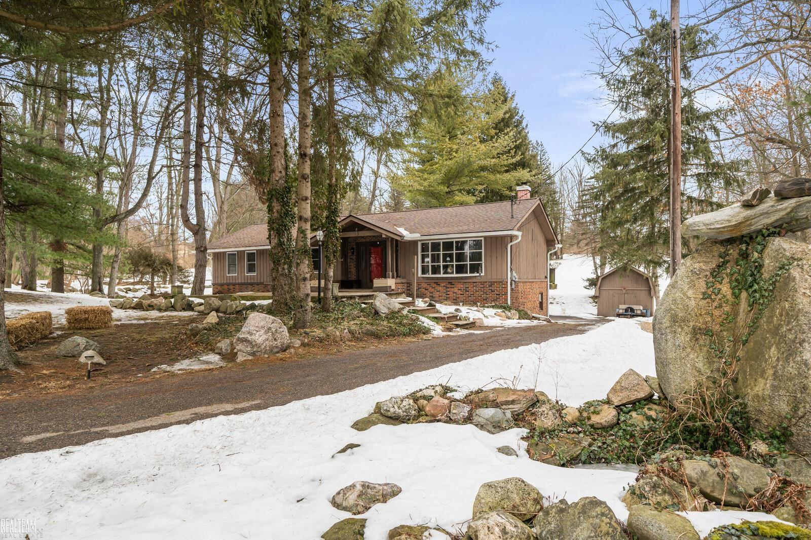 1838 Rochester Road Leonard, MI 48367 - Photo 25 of 36 50167540-b5b41c26-e03d-4355-828a-ac803d667ffb.JPG